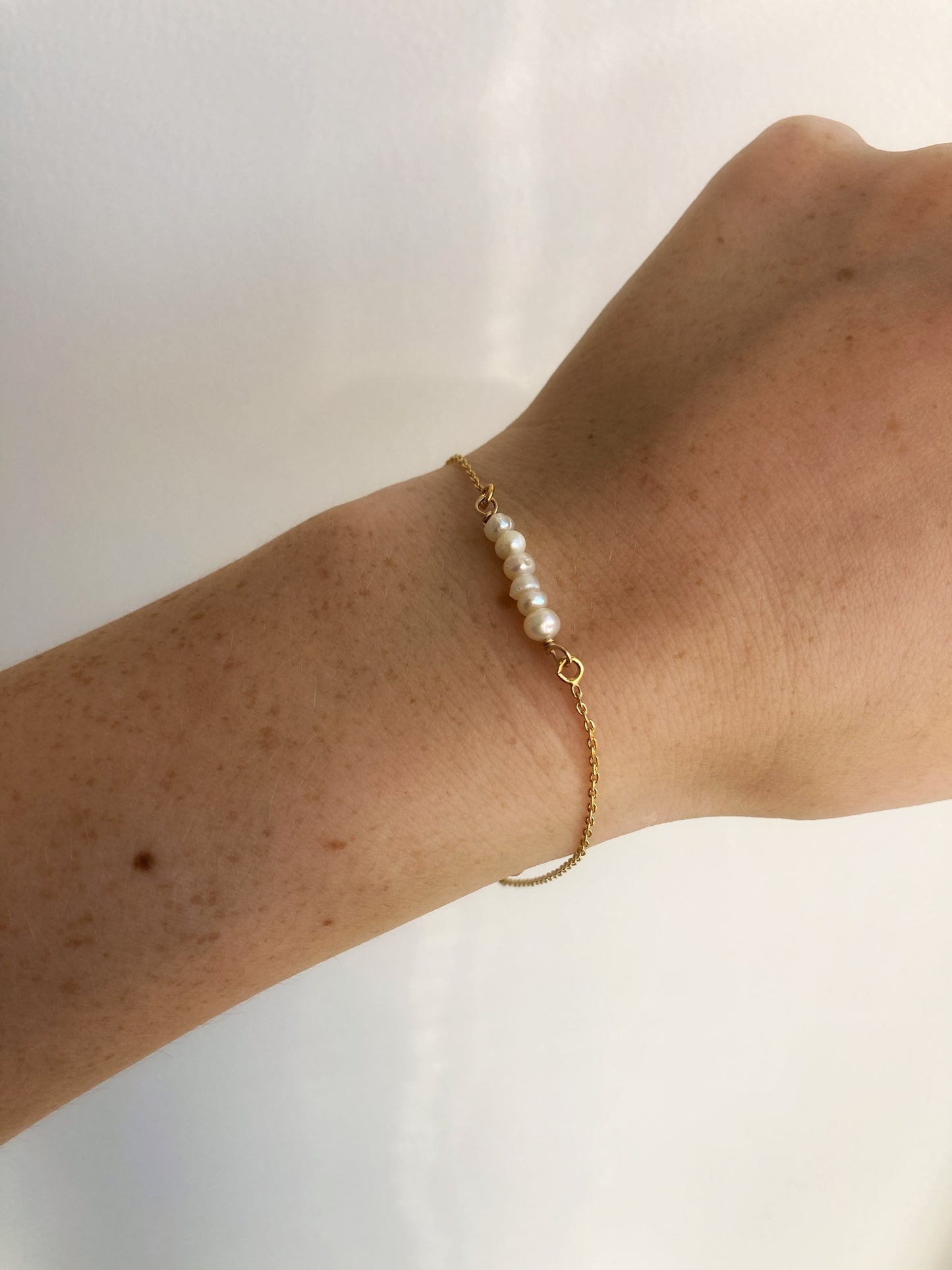 The Dainty Pearl Bracelet