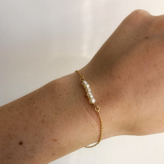The Dainty Pearl Bracelet