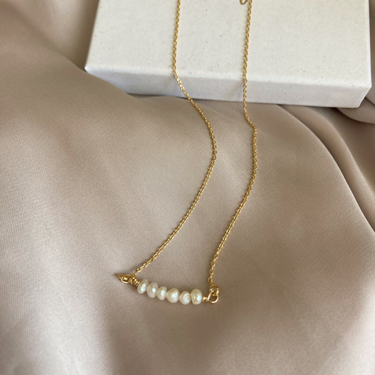 The Dainty Pearl Necklace