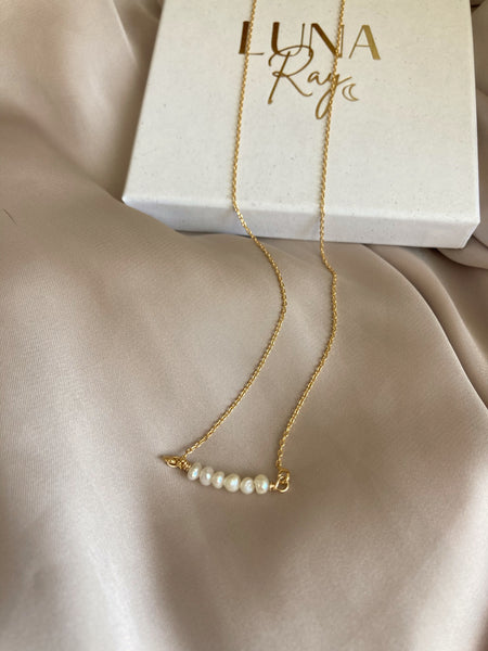 The Dainty Pearl Necklace