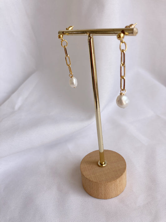The Chain Pearls